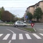 cod rutier 2026 care este procedura corecta de semnalizare pentru soferii care nu schimba directia de mers in sensul giratoriu 6983bef482766