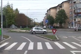 cod rutier 2026 care este procedura corecta de semnalizare pentru soferii care nu schimba directia de mers in sensul giratoriu 6983bef482766