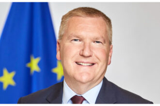 comisarul european michael mcgrath in vizita la bucuresti discutii astazi cu bolojan toiu si marinescu despre statul de drept 698d828c4879b