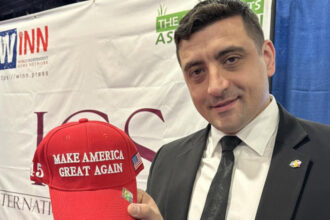 controversa contractului de 15 milioane de dolari pentru promovarea aur in sua cat ar fi costat o poza cu trump la mar a lago 69848bffb9b37