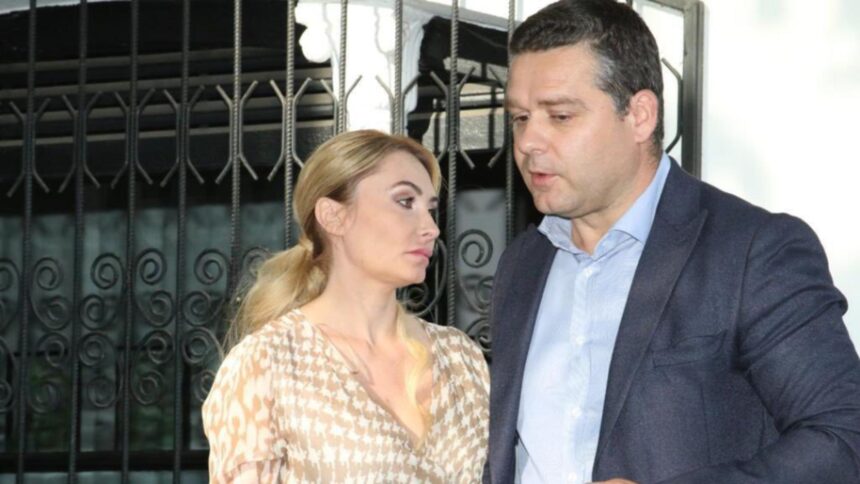 cum se spala ciucu pe maini de scandalul momentului eu am mirosit ca ceva nu e in regula adriana georgescu 69882fd6461d0