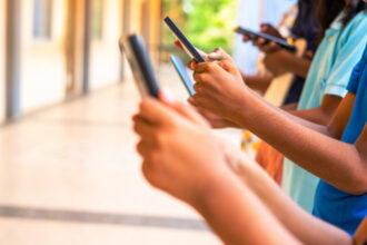 exclusiv consilier prezidential accesul copiilor la retele sociale trebuie reglementat prin varste dar cheia e educatia si gandirea critica 698098b55a48e