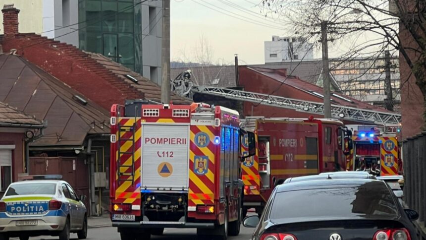 explozie si panica in cluj flacarile au cuprins o autoutilitara si fatada unui bloc video 6990914f94787