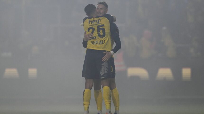 foto si video formidabil fotbalistul roman a evoluat doar 7 minute dar a fost desemnat jucatorul meciului si este in finala cupei belgiei 6999cdcd0de3b