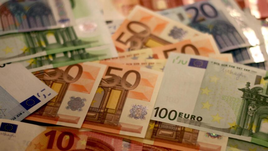 furt de peste 200 000 de euro un roman si a insusit bani de la localul in care lucra 6993865d9ff0d