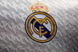 galerie foto real madrid isi schimba sigla cu ocazia aniversarii a 125 de ani cum va arata noul echipament 6994dfb88ca04