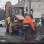imagini fara precedent pe o sosea aglomerata din tara asfalt reparat cu butelia cu gaz video 699ee53534367