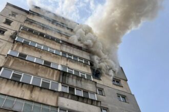 incendiu intr un apartament din iasi sapte persoane au fost evacuate printre care doi copii video 69999255b2f57