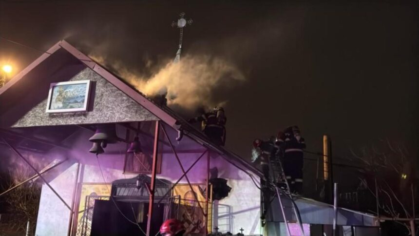 incendiu izbucnit la o biserica din tulcea mobilier si icoane distruse de incendiu 6980580bc7746