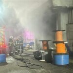 incendiu puternic la o hala din tulcea cu risc de propagare spre blocurile din zona 698793b0976ea