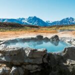 inteligenta artificiala a inventat o destinatie si i a trimis pe turisti sa caute ape termale intr o locatie pustie 69846b0362679