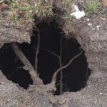 interventie a pompierilor intr o comuna din iasi dupa o tasare de teren produsa intr o gospodarie 69a17ed851761