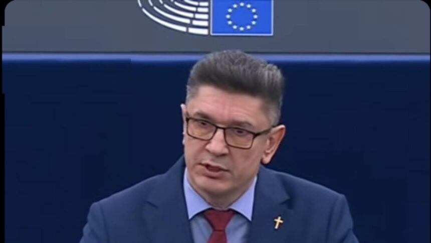 luis lazarus il critica dur pe bolojan dupa intrarea in recesiune nu asa se scoate romania din criza a dat foc tarii acest individ 698f2f79cb38b