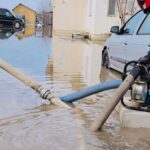 mai multe curti inundate la mihailesti si bolintin vale dupa topirea zapezii pompierii au intervenit pentru evacuarea apei 69a15e071fbf1