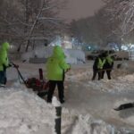 minora electrocutata in sectorul 6 dupa ce un copac plin de zapada a cazut peste firele electrice 69960bf221151