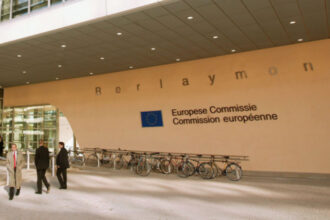 news alert comisia europeana a luat act de decizia ccr privind pensiile speciale ale magistratilor ce se intampla cu banii blocati din pnrr 6995dc026d44d