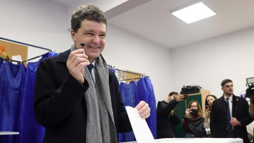 nicusor dan ataca institutiile statului si adversarii politici pentru a evita explicatiile cerute de aep privind banii de campanie 69a1a56eb14e8