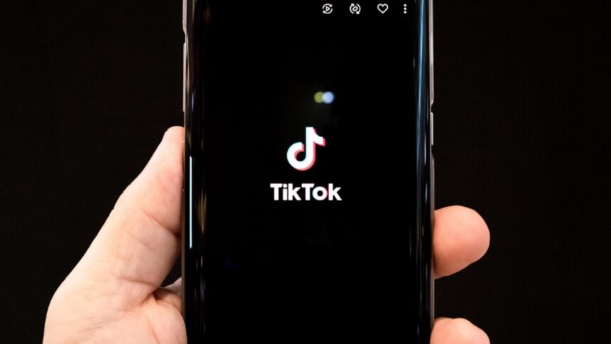 o fosta angajata tiktok acuza compania de hartuire si presiuni excesive asupra moderatorilor cum au reactionat reprezentantii platformei 6980eafd10211