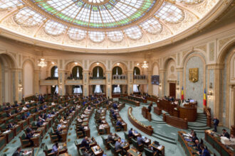 opozitia a depus un val de motiuni simple la inceputul sesiunii este vizat si ilie bolojan ca ministru interimar al educatiei 698333b0b7986