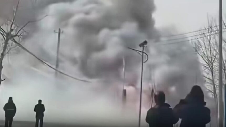 opt oameni au murit dupa ce un magazin de artificii a sarit in aer imagini de groaza in china 6994b01f41ea0