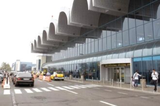 politist de la aeroportul otopeni prins in flagrant ar fi luat mita de 15 ori pentru a proteja o firma de transport 6996f52de33fa