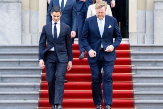 premiera istorica la haga a fost investit cel mai tanar lider si primul sef de guvern homosexual declarat 699c8051932e4