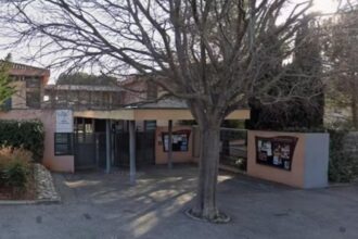 profesoara grav ranita in franta dupa ce un elev de 14 ani a atacat o cu cutitul la colegiu 6982529f4a62f