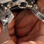 profesor din arges retinut dupa ce ar fi sarutat o eleva de 13 ani pe holul scolii 697ef8d244cf0