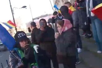 protest in desfasurare la curtea de apel bucuresti manifestantii cer turul doi inapoi si contesta anularea alegerilor 69834636ad2c1