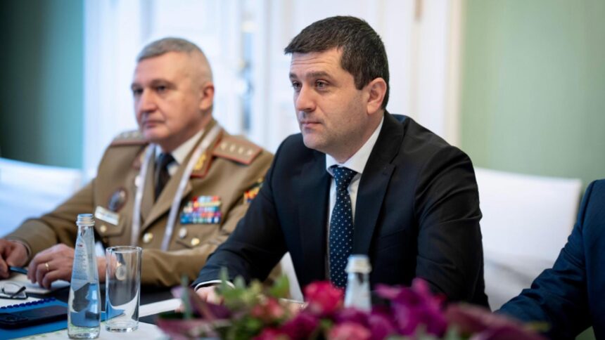 razboiul escaladeaza ministrul apararii vorbeste de impozite in aceste saptamani contracte de aproape 10 miliarde de euro se vor semna la ministerul apararii 69a34cbbc3081