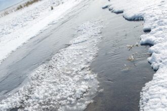 risc de inundatii pana vineri noapte pe fondul topirii zapezii a fost emis un cod portocaliu pe raurile din sudul tarii 69a02403a5f2e