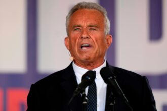 robert f kennedy jr secretarul american al sanatatii a recunoscut ca a tras pe nas cocaina de pe capace de toaleta nu mi e teama de microbi 698f5beecad2b