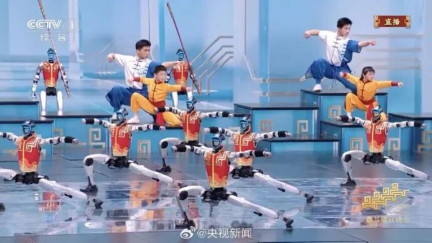 robotii kung fu androizii chinezesti au dat un spectacol cu acrobatii care ar lasa orice gimnasta cu gura cascata video 6996e2817aee3
