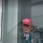 roman condamnat dupa ce a afisat portrete fasciste la ferestrele locuintelor instanta a dispus amanarea pedepsei 699d73f7e64af