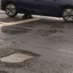 romanii au cratere pe strazi chiar daca platesc impozite marite conditiile mai bune promise de bolojan prin cresterea taxelor inexistente video 699df0369f63f