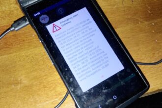 romanii treziti la 4 dimineata de mesajul ro alert reactioneaza cu glume acide si revolta pe internet dorelul care a luat decizia asta ar trebui dat afara 69957f5ea12c8