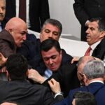 scandal in parlament politicienii turci s au luat la bataie dupa numirea noului ministru al justitiei 698d83e00f452