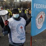 sindicatele din educatie ies in strada profesorii protesteaza la usa guvernului sunt asteptati aproximativ 2000 de participanti 6982ee704b42a