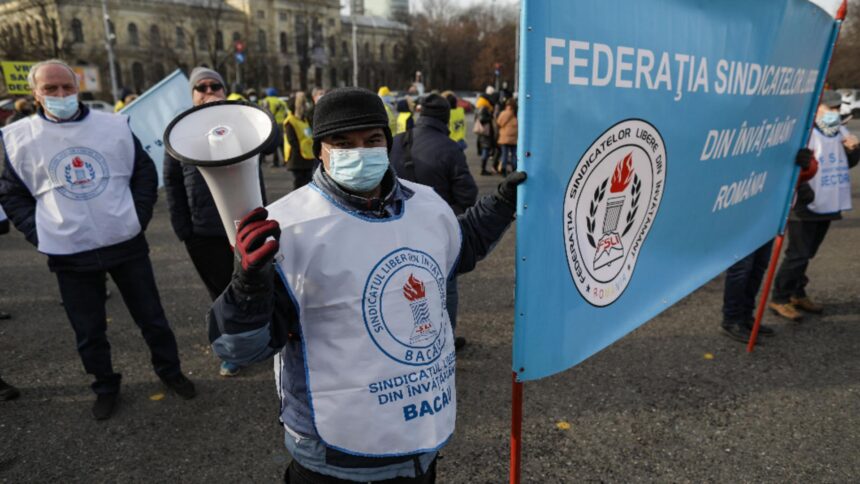 sindicatele din educatie ies in strada profesorii protesteaza la usa guvernului sunt asteptati aproximativ 2000 de participanti 6982ee704b42a