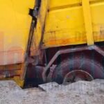 sosea surpata in centrul galati o masina de gunoi a cazut intr o groapa 699d86d31fd8e