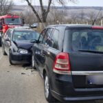 trei persoane au ajuns la spital dupa un accident rutier produs in judetul neamt doua masini s au ciocnit frontal 6981f7017aa69