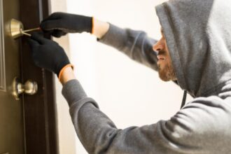 turismul spargerilor cum fenteaza bandele de romani intrarea in marea britanie pentru a fura din case este ceva organizat 6995a01715e9e