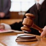 un angajat care a fost dat afara dupa doua zile pentru ca a refuzat sa dea mana cu seful a fost despagubit cu 34 000 de euro 69983eca35d6e