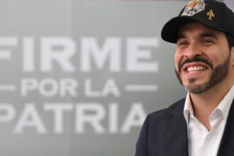 un candidat la presedintia unei tari din america de sud le cere sua si israelului sa ii bombardeze tara 698cd17574208