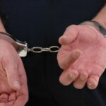 un tanar din maramures care facea drifturi in parcarea unui local si care a lovit un barbat a ajuns dupa gratii s a dat jos din masina si a luat la bataie victima 6981fa7dc76a0