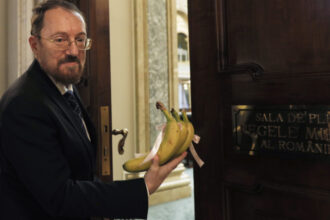 video motiunea opozitiei privind acordul cu mercosur respinsa alesii au vorbit despre banane si martieni de la tribuna senatului 698a0f444bbc0