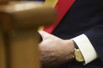 video un primar revoltat de taieri a purtat un rolex de zeci de mii de euro la intalnirea cu bolojan nu vad care e problema 698b7edf1c50e