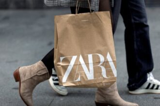 billionaire zara founder amancio ortega to receive e3 23bn dividend 69b21e586e3e9