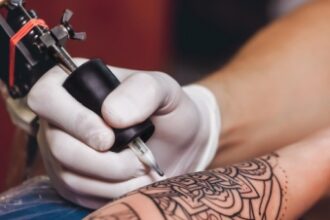 cum poti ajunge sa isi pierzi vederea din cauza unui tatuaj chiar dupa ani de zile ce arata noile studii 69a55150a4542