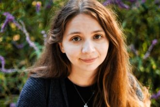 expert says people raised by nothings ever good enough parents often struggle with 7 things as adults 69a8a61a6f404